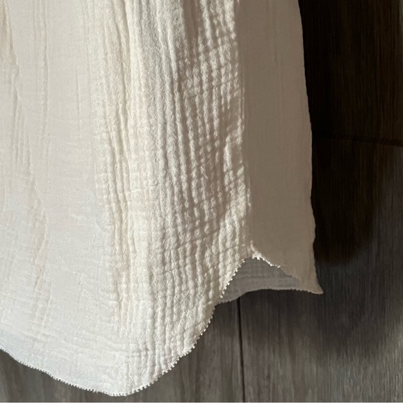 Clarte Claire Embroidery Detail Top - Picture 9 of 11